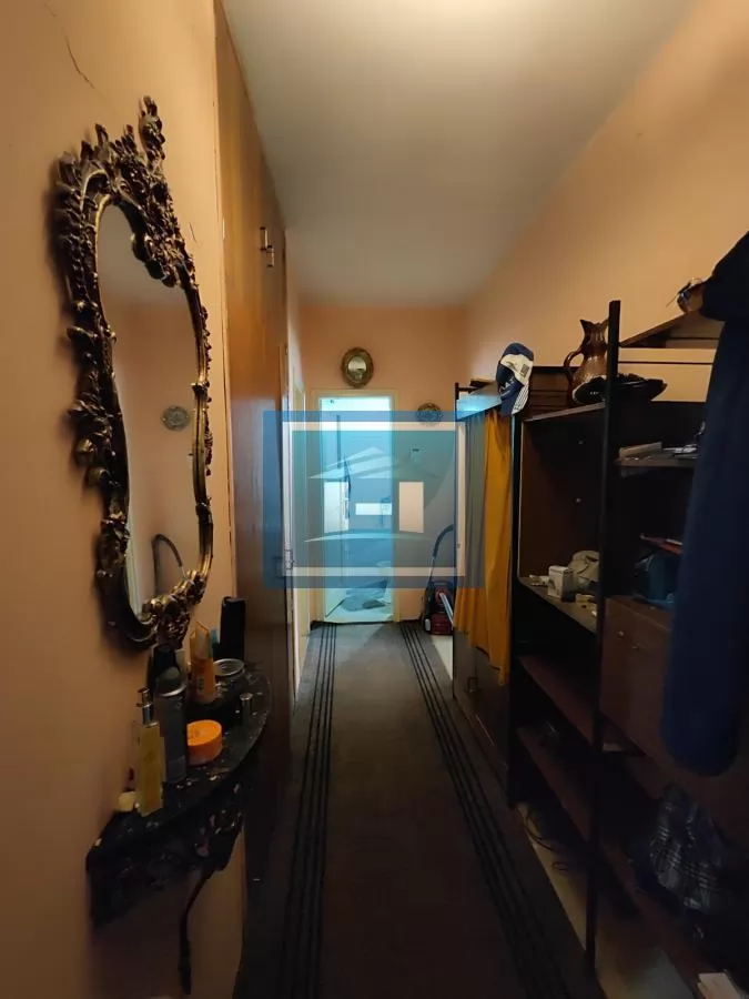 Trosoban stan na prvom spratu u Moravskom stilu u centru Jagodine 13