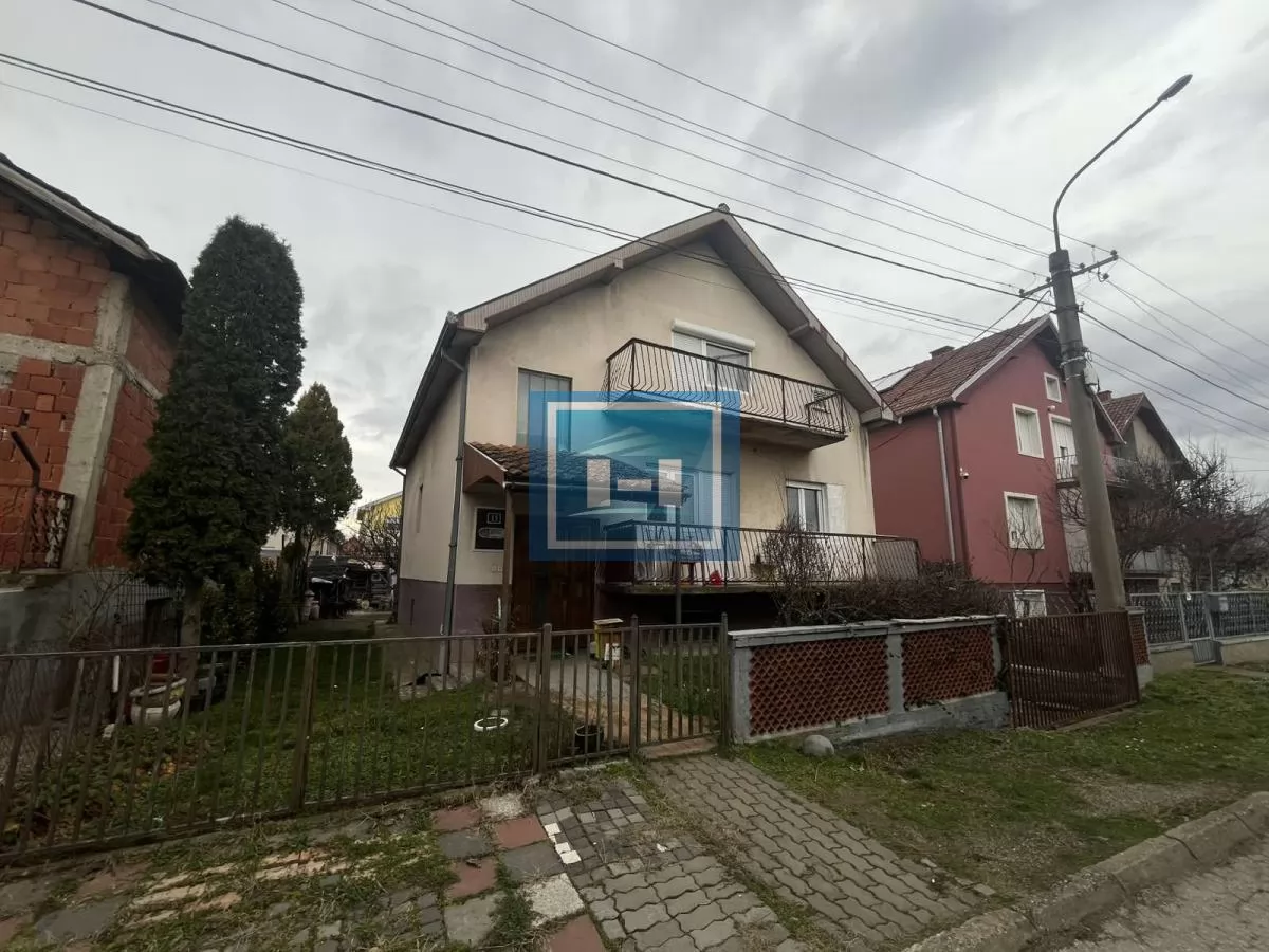 Velika kuća 200m² na mirnoj lokaciji – idealna za veću porodicu 11