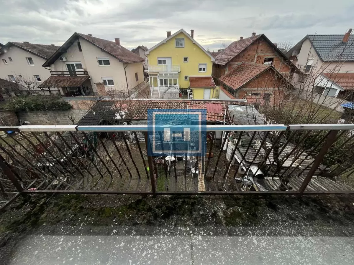 Velika kuća 200m² na mirnoj lokaciji – idealna za veću porodicu 12