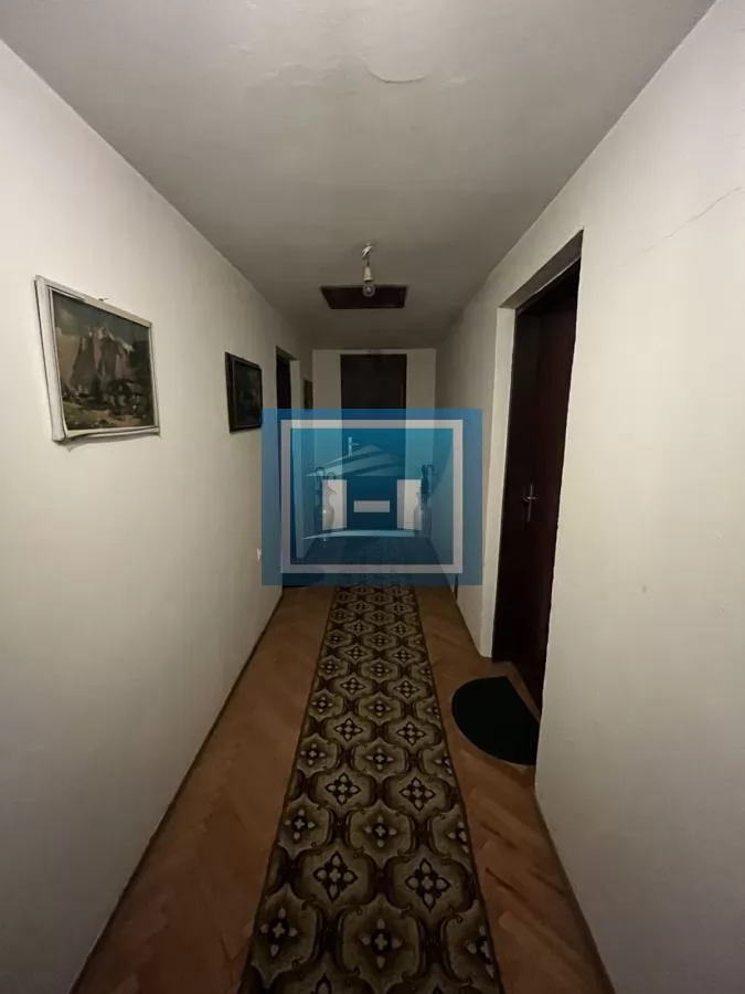 Velika kuća 200m² na mirnoj lokaciji – idealna za veću porodicu 13