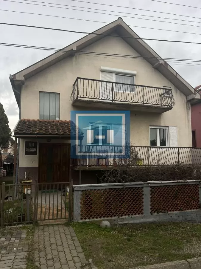 Velika kuća 200m² na mirnoj lokaciji – idealna za veću porodicu 15