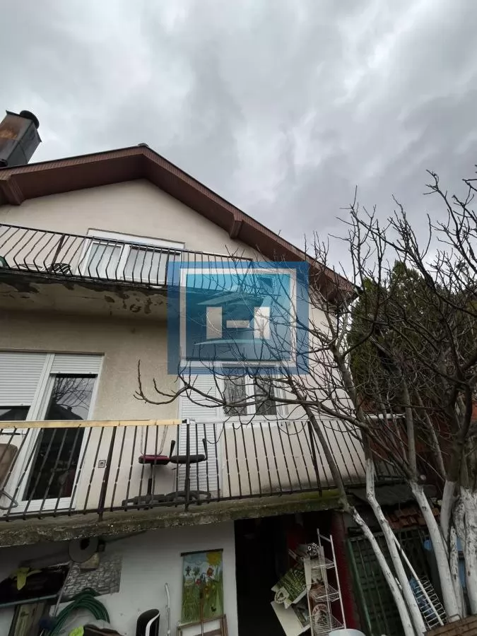 Velika kuća 200m² na mirnoj lokaciji – idealna za veću porodicu 19
