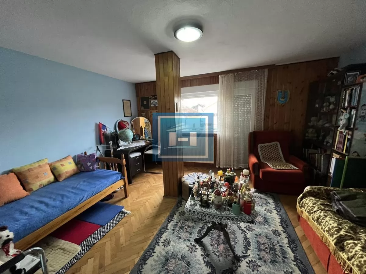 Velika kuća 200m² na mirnoj lokaciji – idealna za veću porodicu 2