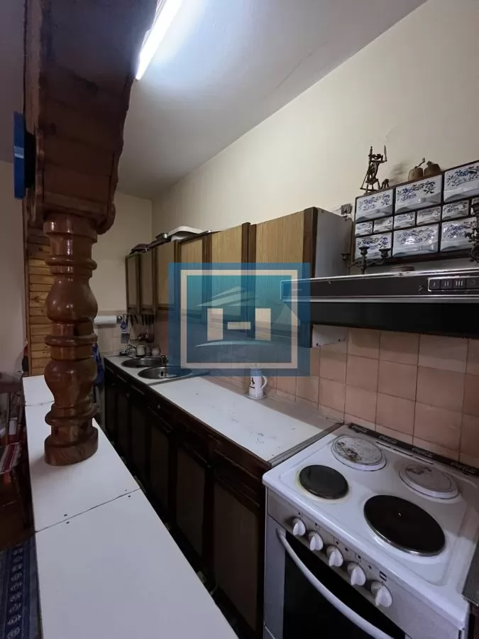 Velika kuća 200m² na mirnoj lokaciji – idealna za veću porodicu 24