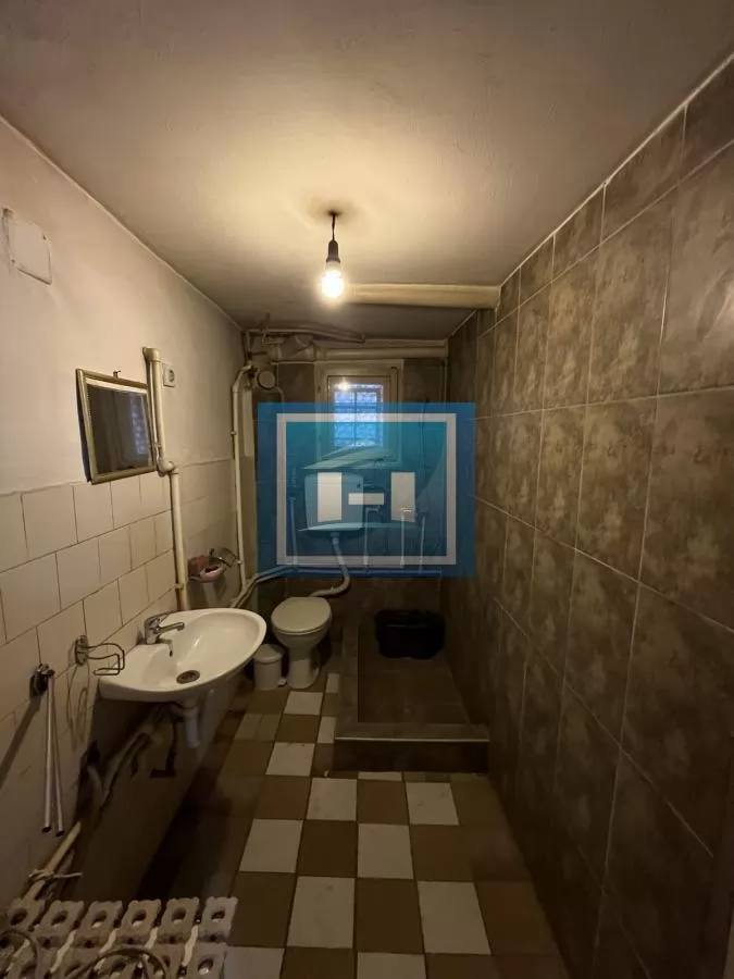 Velika kuća 200m² na mirnoj lokaciji – idealna za veću porodicu 25