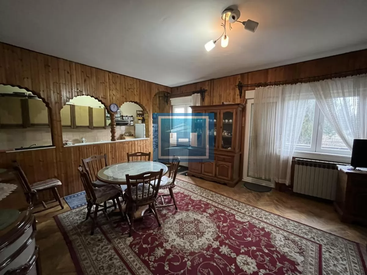 Velika kuća 200m² na mirnoj lokaciji – idealna za veću porodicu 4