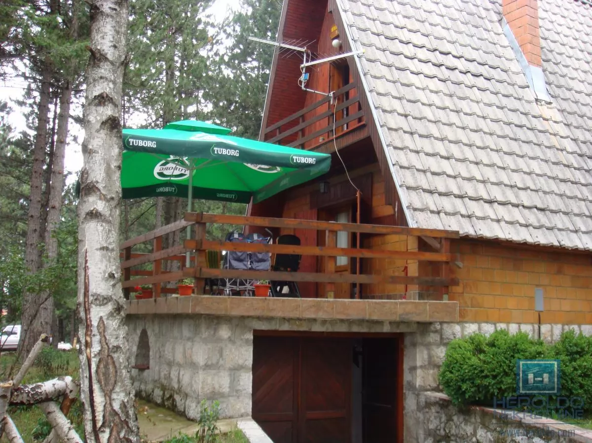 Vikendica na Zlatiboru na 1,5 km od centra 2