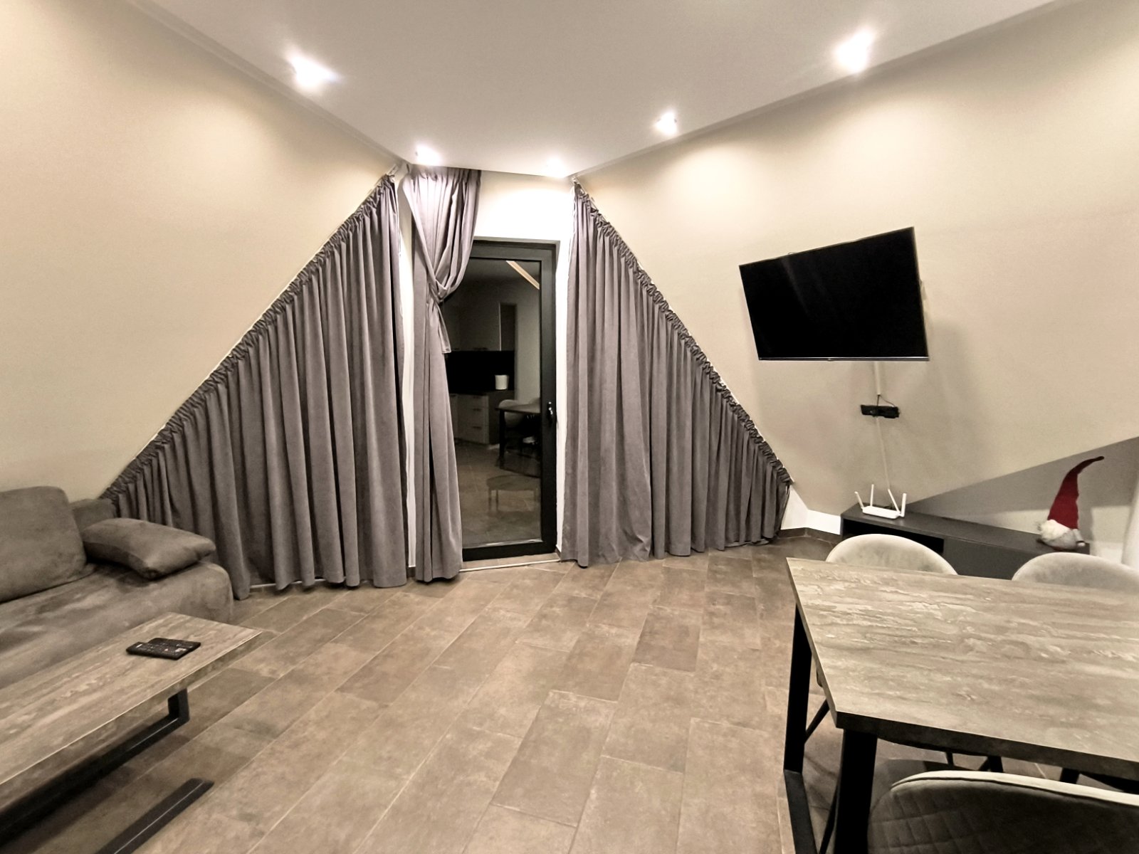 Prodajem apartman na Divcibarama 2