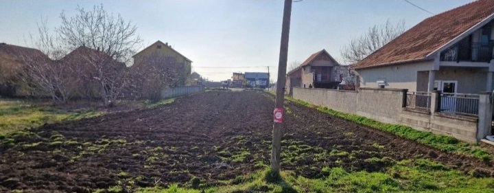 Prodajem plac u Novim Banovcima 2