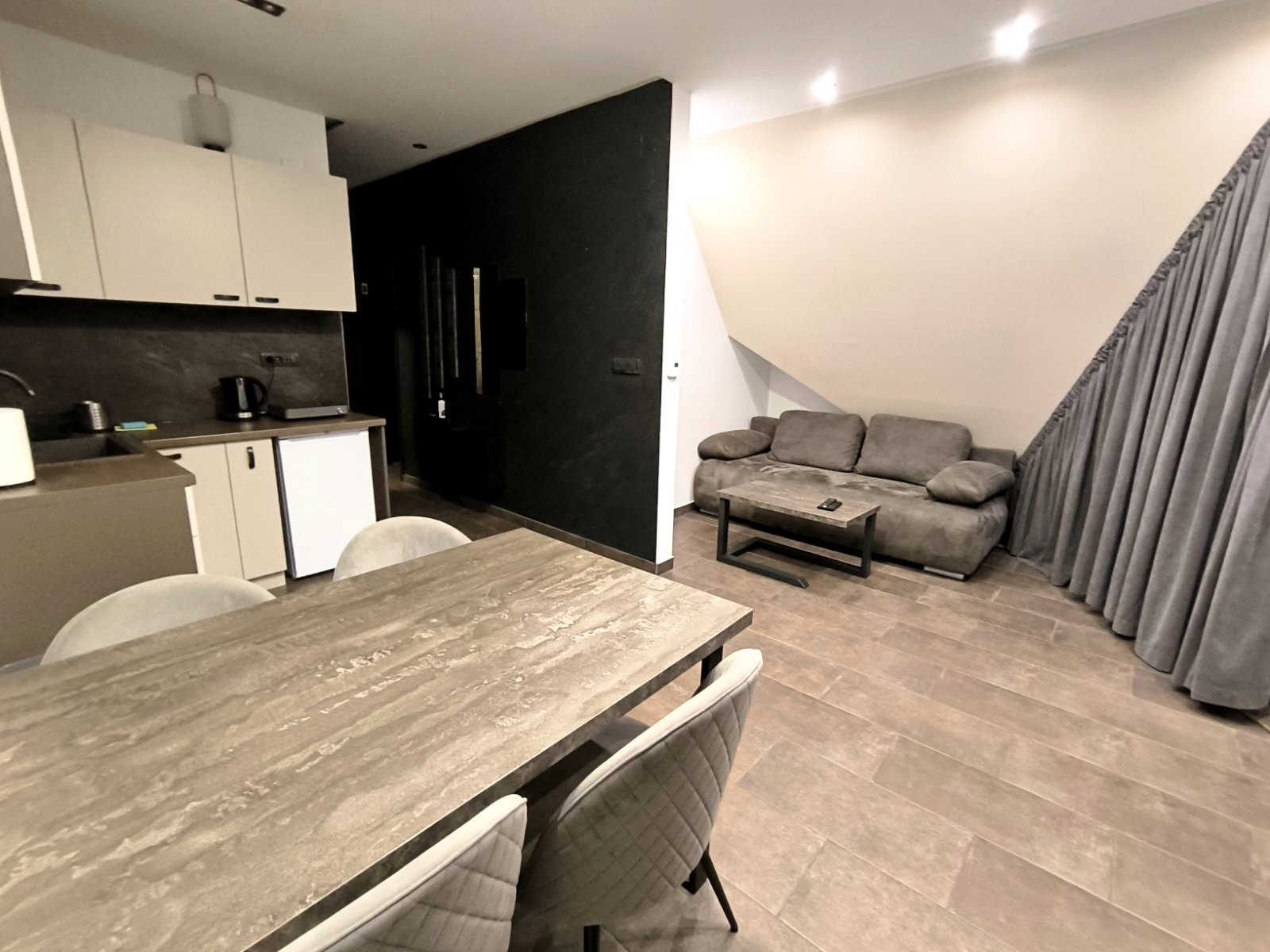 Prodajem apartman na Divcibarama 3