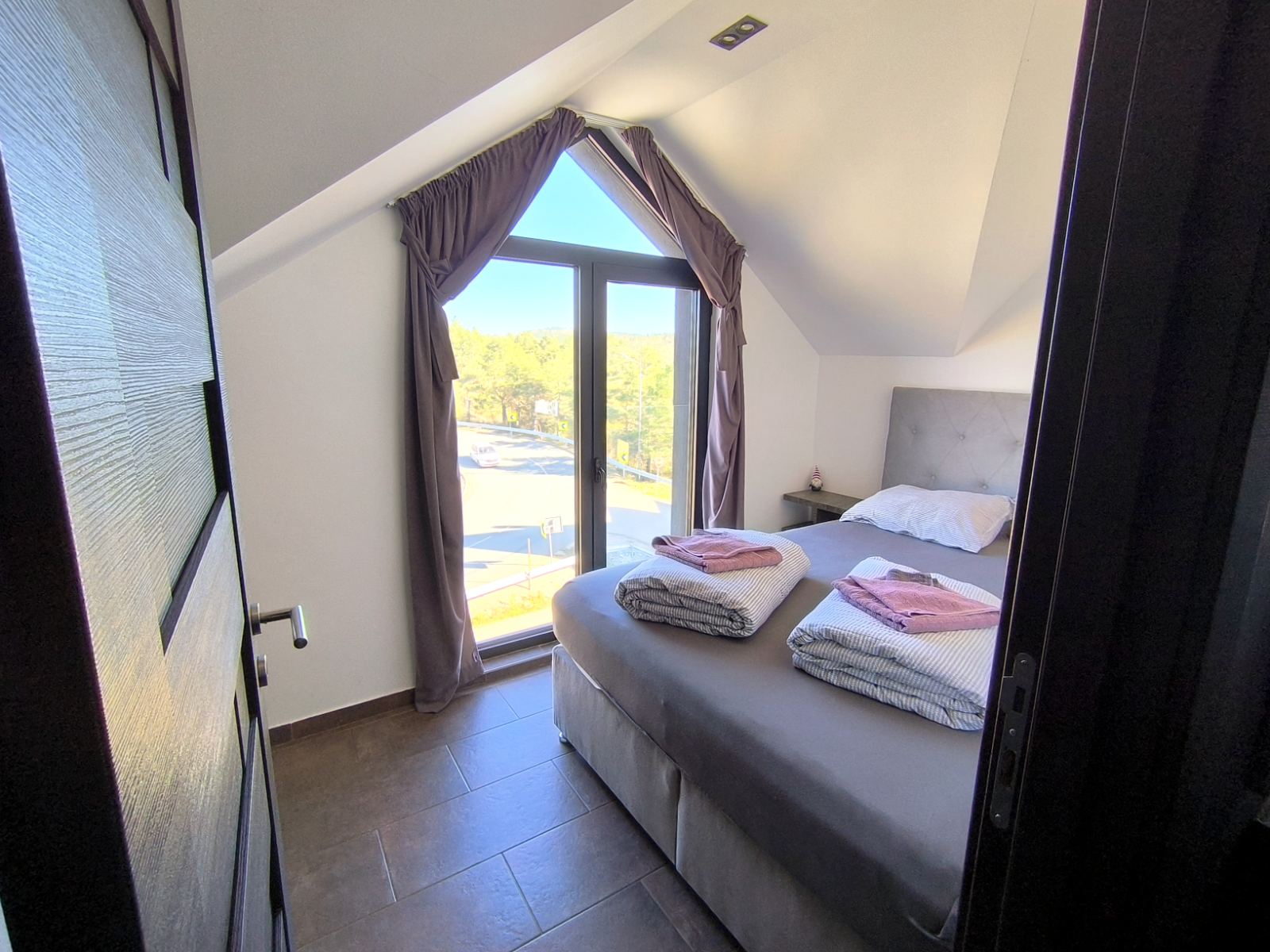 Prodajem apartman na Divcibarama 4
