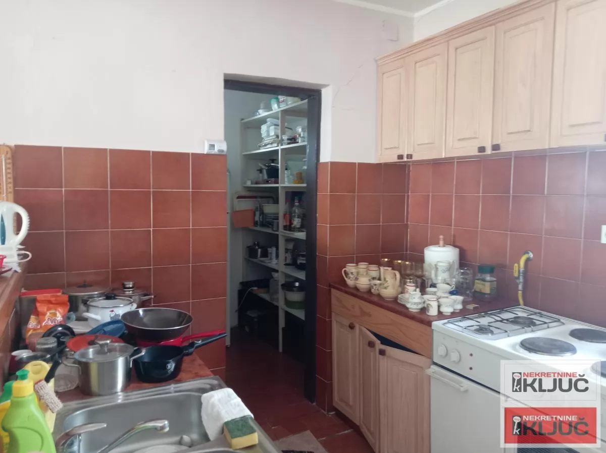 LEDINCI, VIkend kuća 101m2+Pomoćni objekat na placu od 896m2 ,prelep pogled ka Dunavu 10