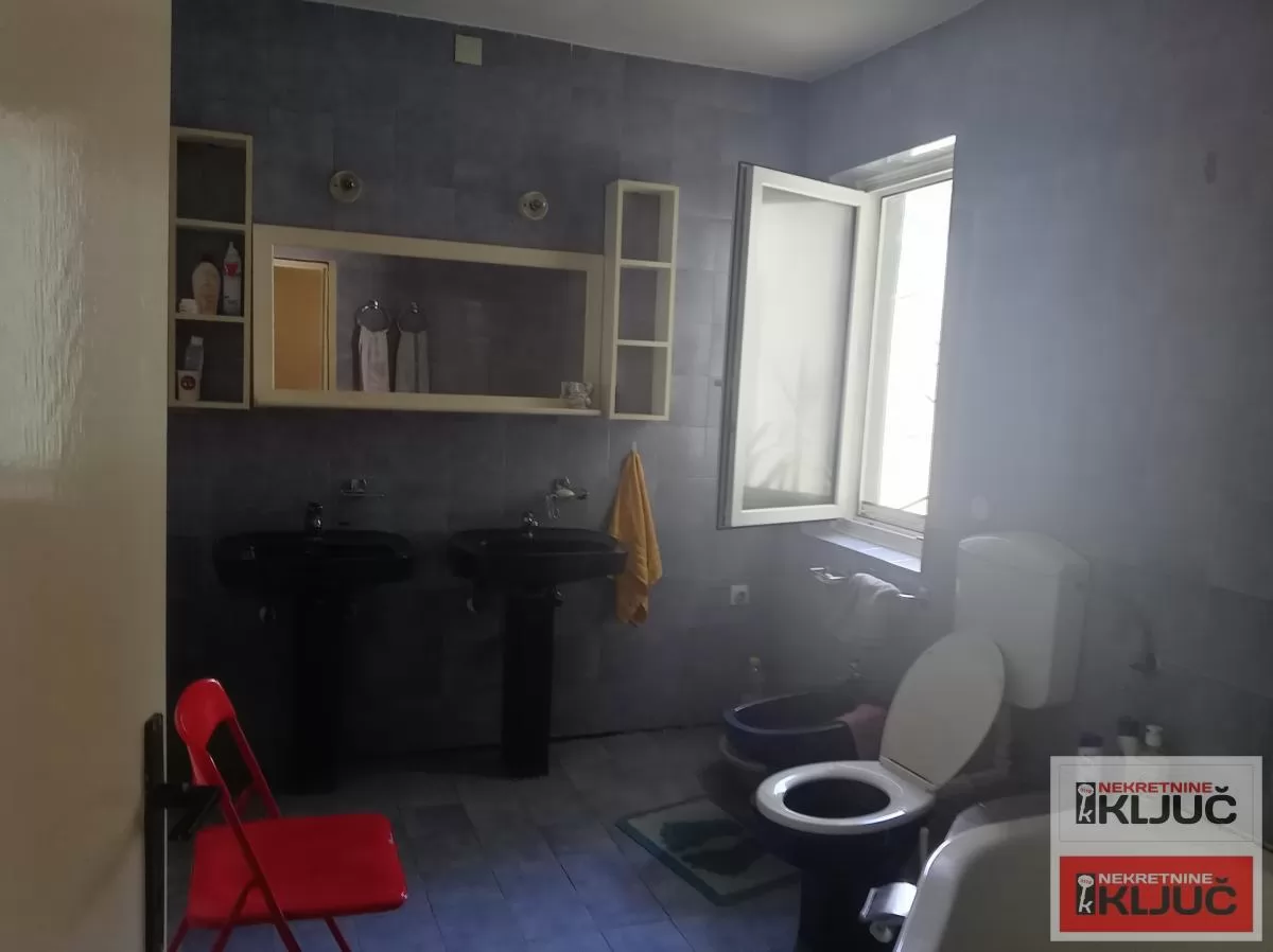 LEDINCI, VIkend kuća 101m2+Pomoćni objekat na placu od 896m2 ,prelep pogled ka Dunavu 14