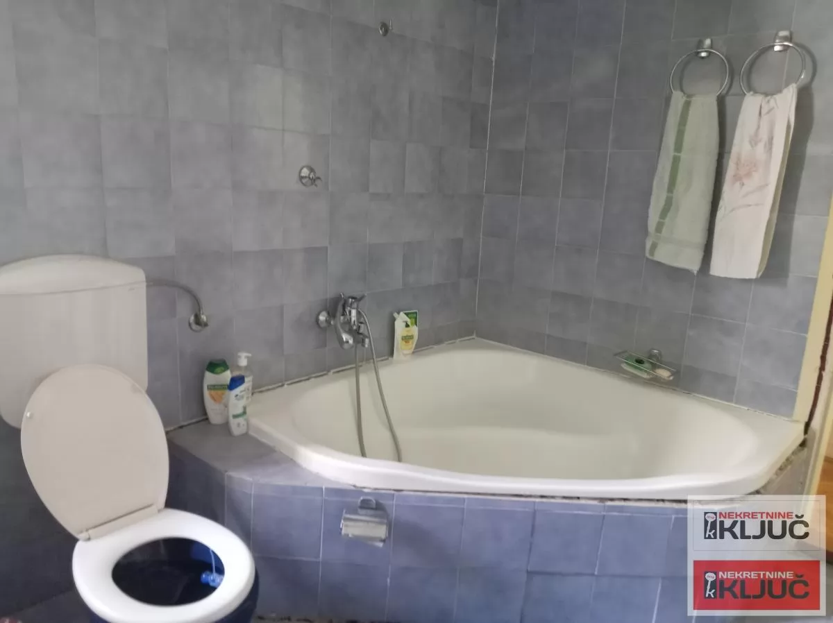 LEDINCI, VIkend kuća 101m2+Pomoćni objekat na placu od 896m2 ,prelep pogled ka Dunavu 15