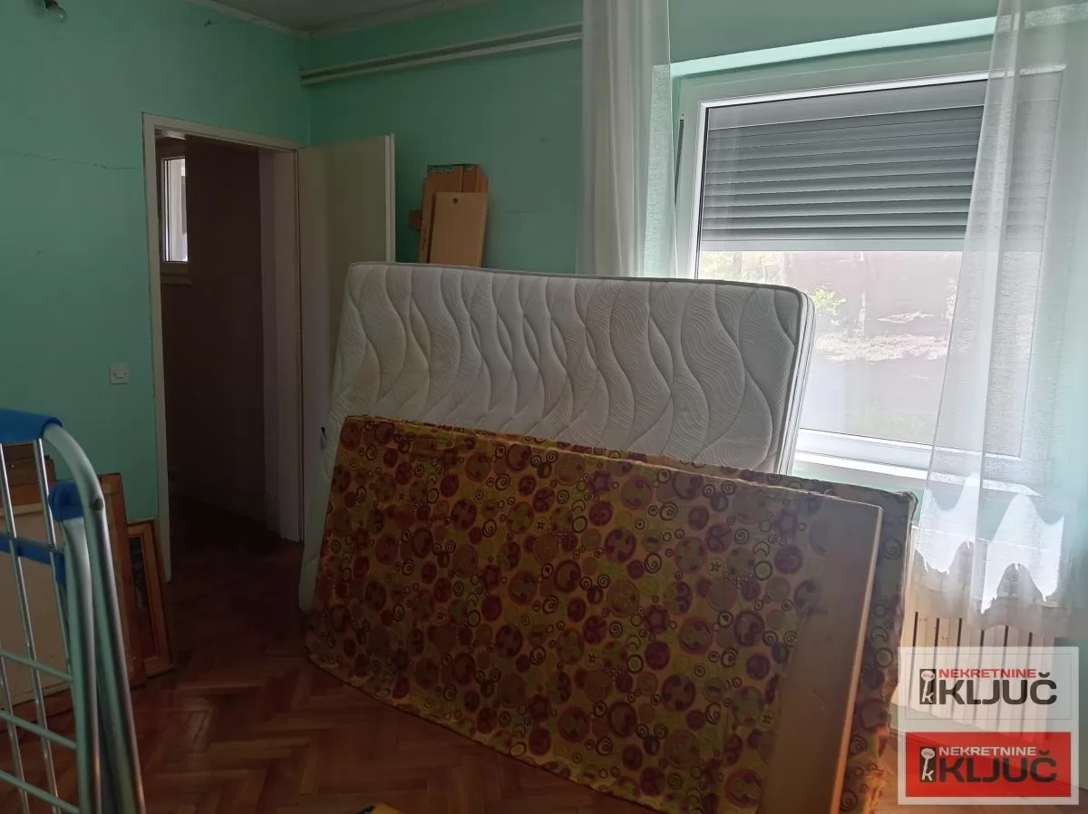 LEDINCI, VIkend kuća 101m2+Pomoćni objekat na placu od 896m2 ,prelep pogled ka Dunavu 17