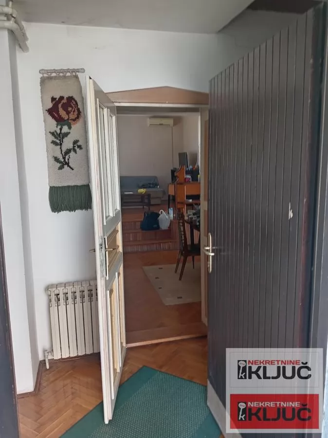 LEDINCI, VIkend kuća 101m2+Pomoćni objekat na placu od 896m2 ,prelep pogled ka Dunavu 18