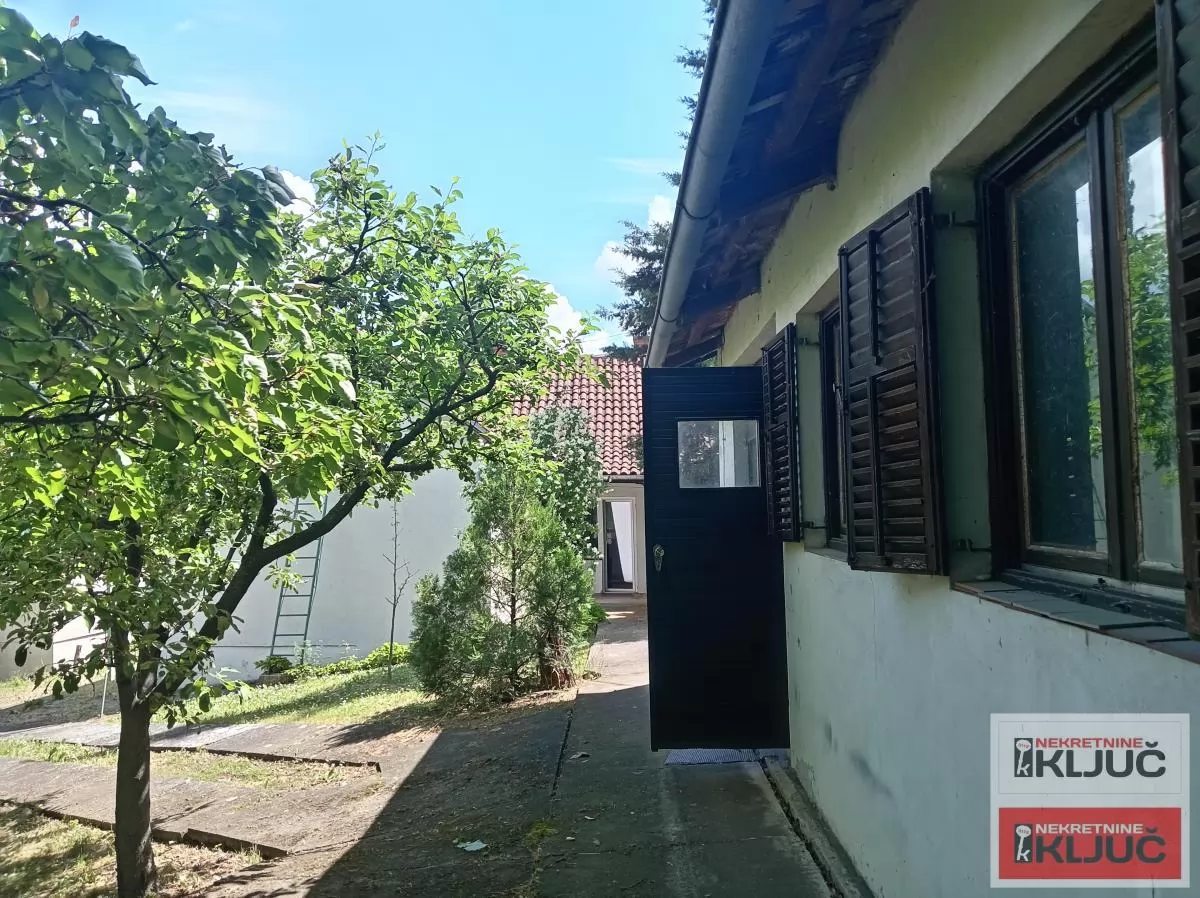 LEDINCI, VIkend kuća 101m2+Pomoćni objekat na placu od 896m2 ,prelep pogled ka Dunavu 2