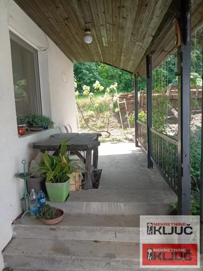 LEDINCI, VIkend kuća 101m2+Pomoćni objekat na placu od 896m2 ,prelep pogled ka Dunavu 3