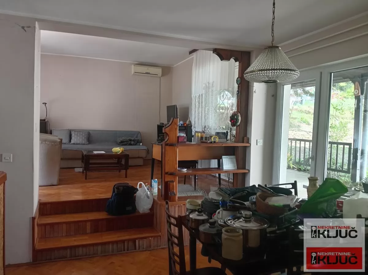 LEDINCI, VIkend kuća 101m2+Pomoćni objekat na placu od 896m2 ,prelep pogled ka Dunavu 4