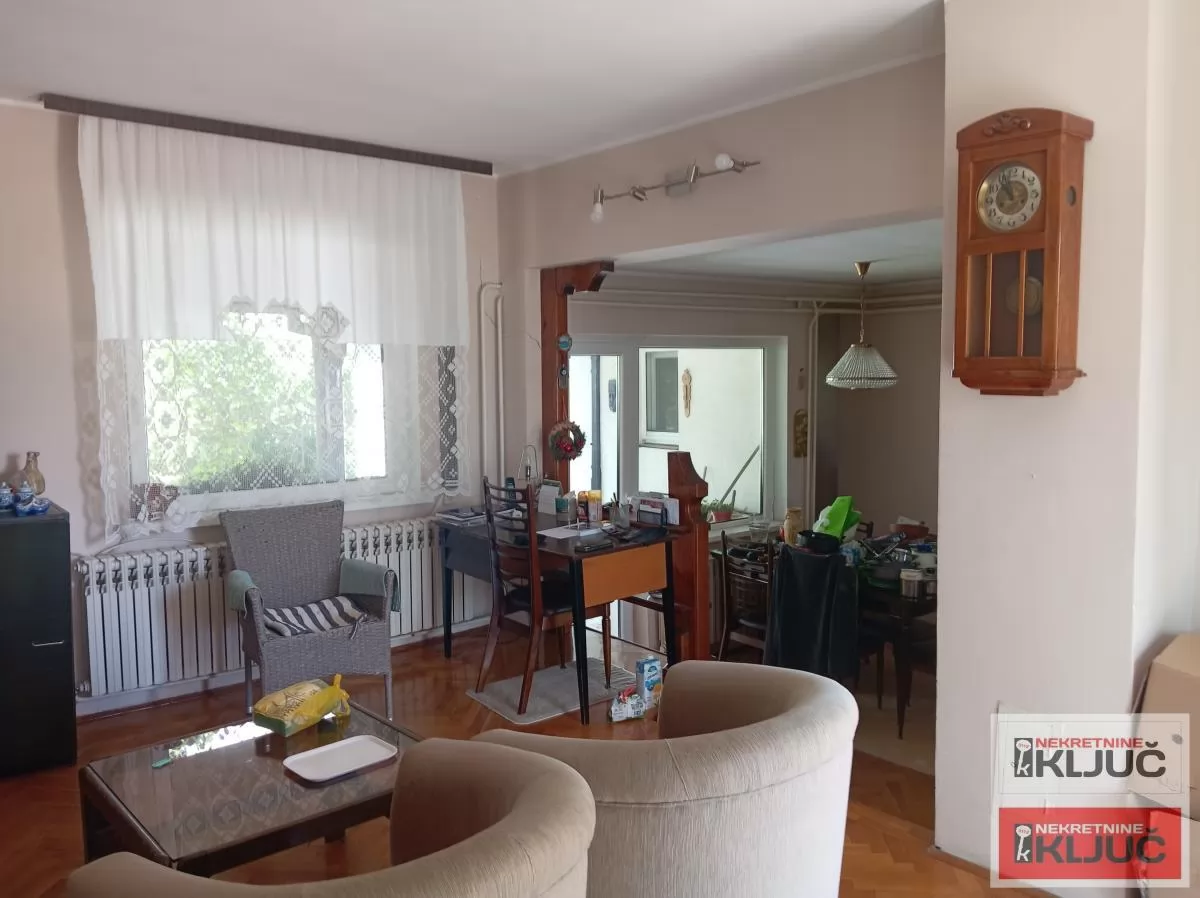 LEDINCI, VIkend kuća 101m2+Pomoćni objekat na placu od 896m2 ,prelep pogled ka Dunavu 6