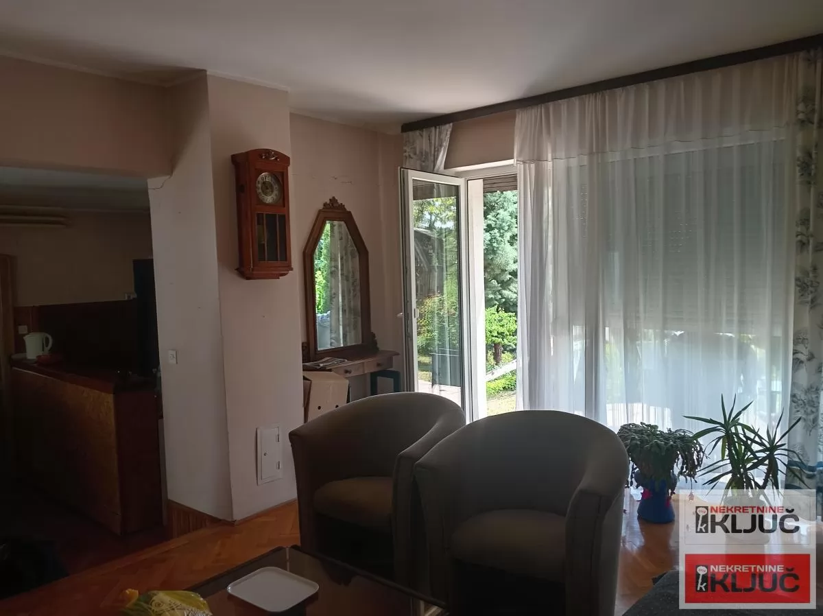 LEDINCI, VIkend kuća 101m2+Pomoćni objekat na placu od 896m2 ,prelep pogled ka Dunavu 7