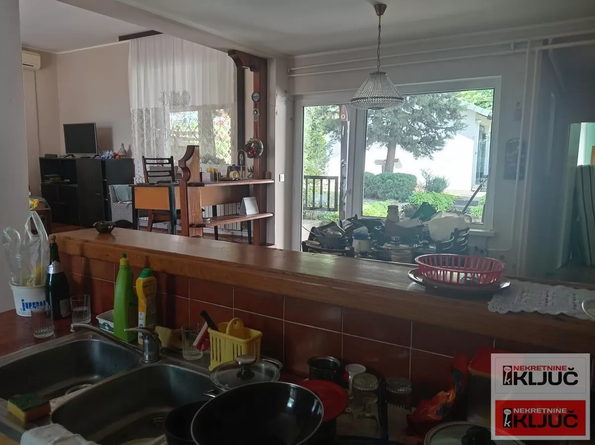 LEDINCI, VIkend kuća 101m2+Pomoćni objekat na placu od 896m2 ,prelep pogled ka Dunavu 9
