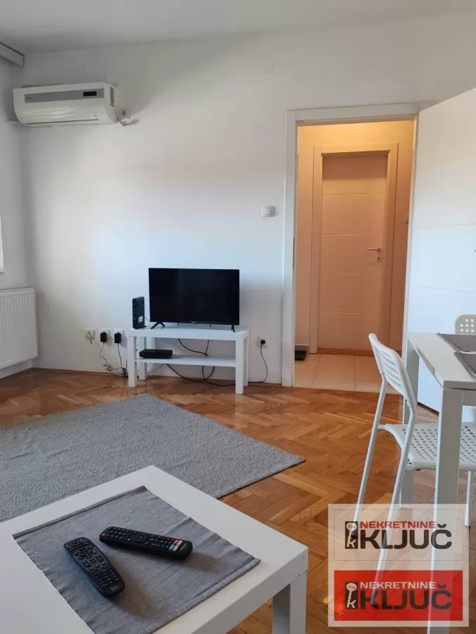 SOMBORSKI BULEVAR, 36 m2, Jednoiposoban, Namešten 3