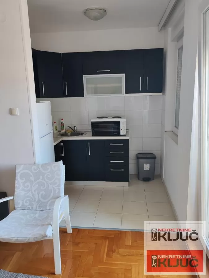 SOMBORSKI BULEVAR, 36 m2, Jednoiposoban, Namešten 4