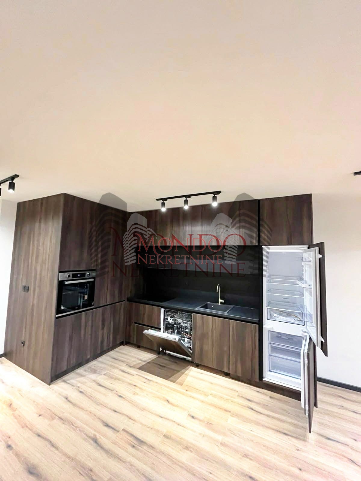 Dvoiposoban stan 75m2 u stambenom komplesu Magdon. 8