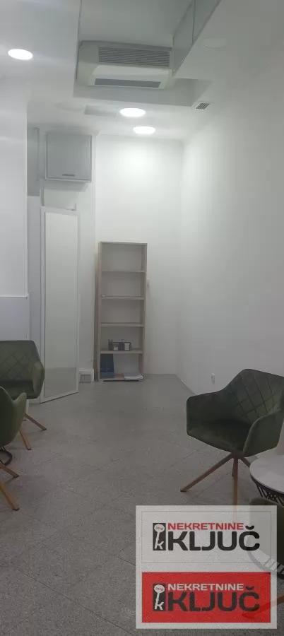 CENTAR,18 m2,poslovni apratman 3