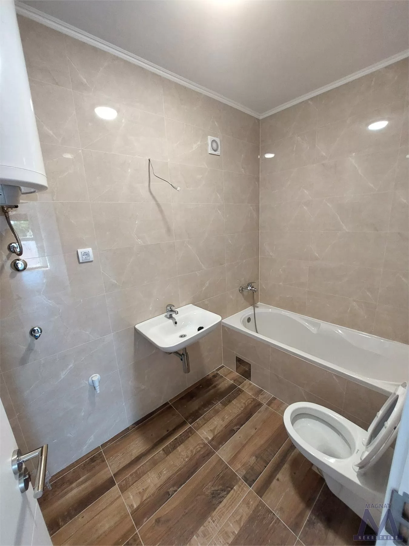 Stan,NOVI SAD,TELEP,kv: 60, € 500, ID: 9101954 6