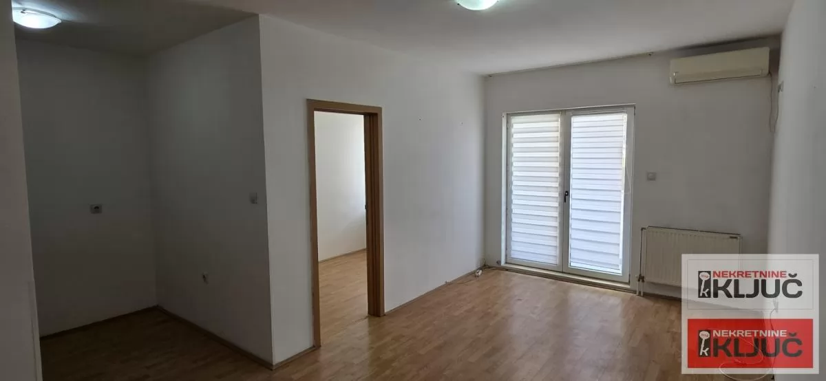 Izdaje se dobar NENAMESTEN stan na Somborskom bulevaru 4