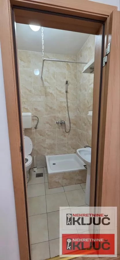 Izdaje se dobar NENAMESTEN stan na Somborskom bulevaru 6