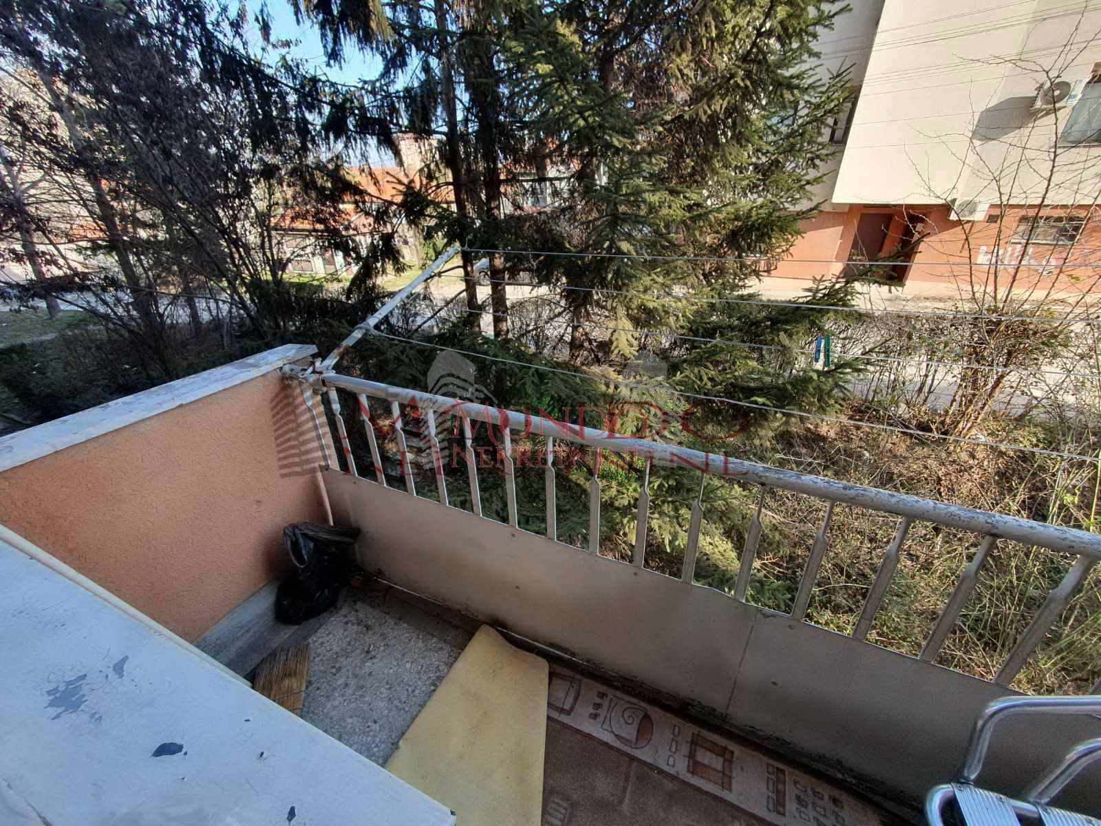 Dvoiposoban stan na Paliluli iznad NKC-a 12