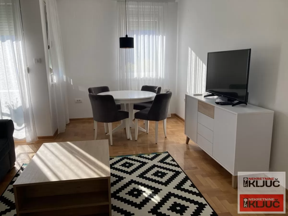 BLIZINA JODNE BANJE, 42m2, Jednoiposoban, Renoviran, Namešten 1