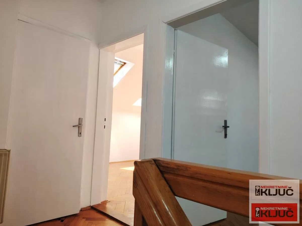 CENTAR IZDAJE SE KUĆA ZA POSLOVNE DELATNOSTI ILI STANOVANJE 12