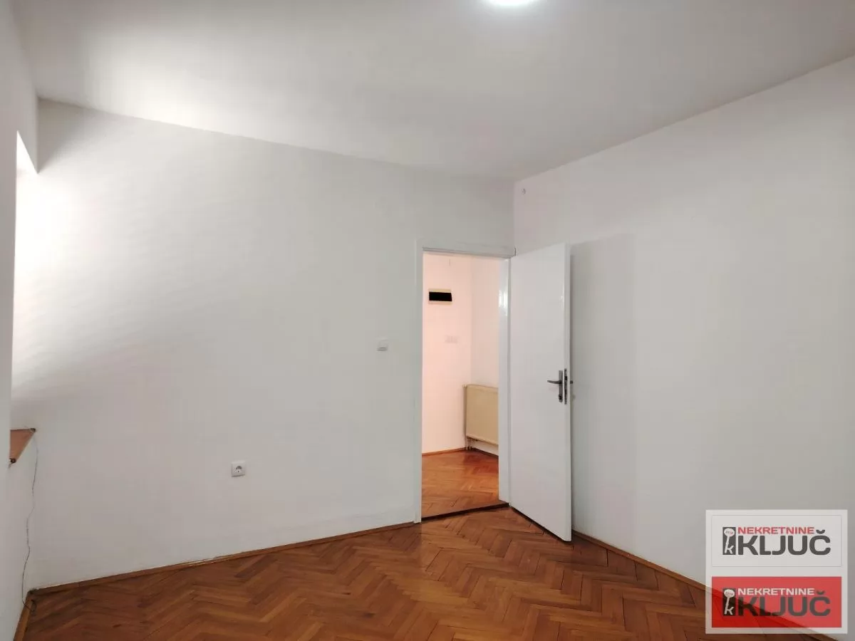 CENTAR IZDAJE SE KUĆA ZA POSLOVNE DELATNOSTI ILI STANOVANJE 15