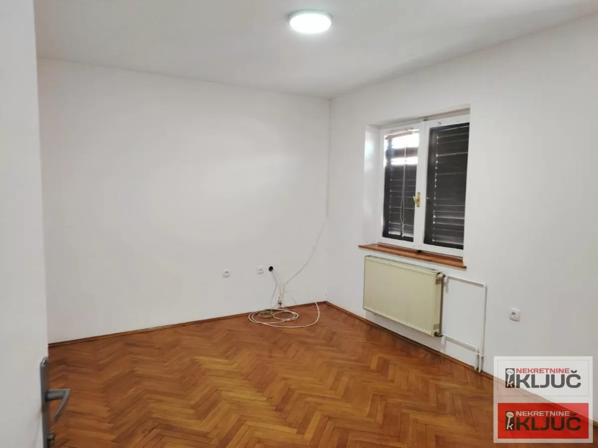 CENTAR IZDAJE SE KUĆA ZA POSLOVNE DELATNOSTI ILI STANOVANJE 17