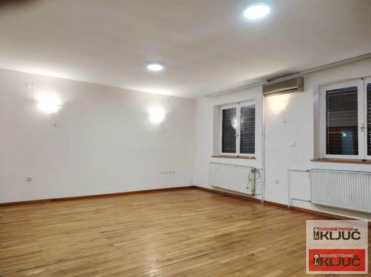 CENTAR IZDAJE SE KUĆA ZA POSLOVNE DELATNOSTI ILI STANOVANJE 5
