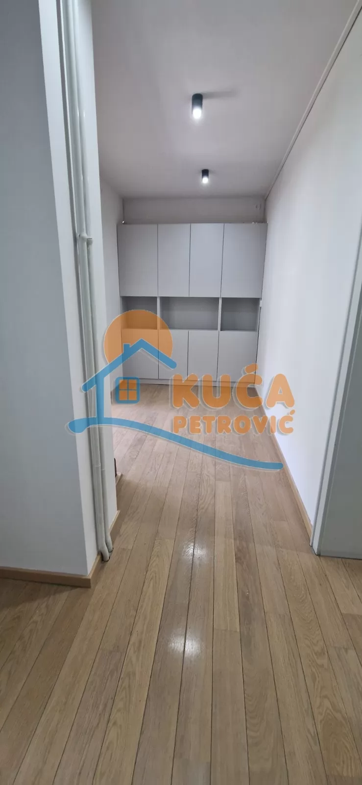 Lokal, 73 m2, Centar, Sinđelićev trg ID: i-016612 10
