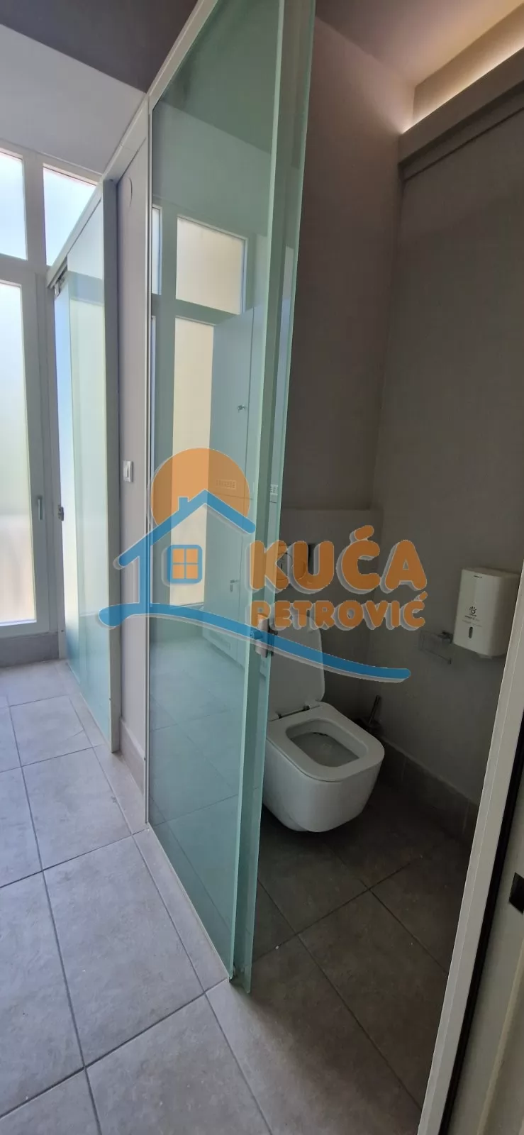 Lokal, 73 m2, Centar, Sinđelićev trg ID: i-016612 7