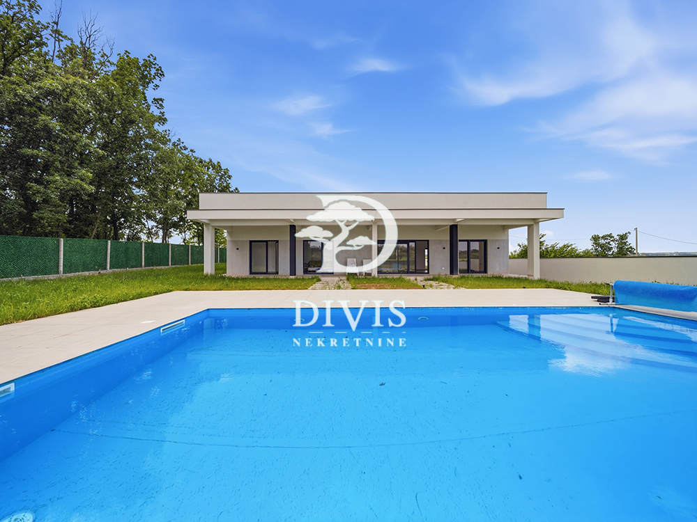 Moderna vila sa bazenom   na 20 ari placa u Nemenikućama  203m2 2