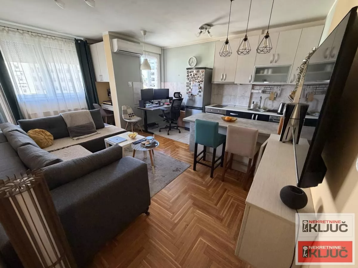SOMBORSKI BULEVAR, 41m2, Jednoiposoban, Namešten 1
