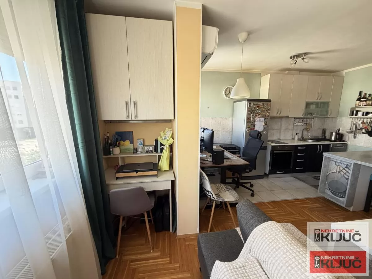 SOMBORSKI BULEVAR, 41m2, Jednoiposoban, Namešten 4