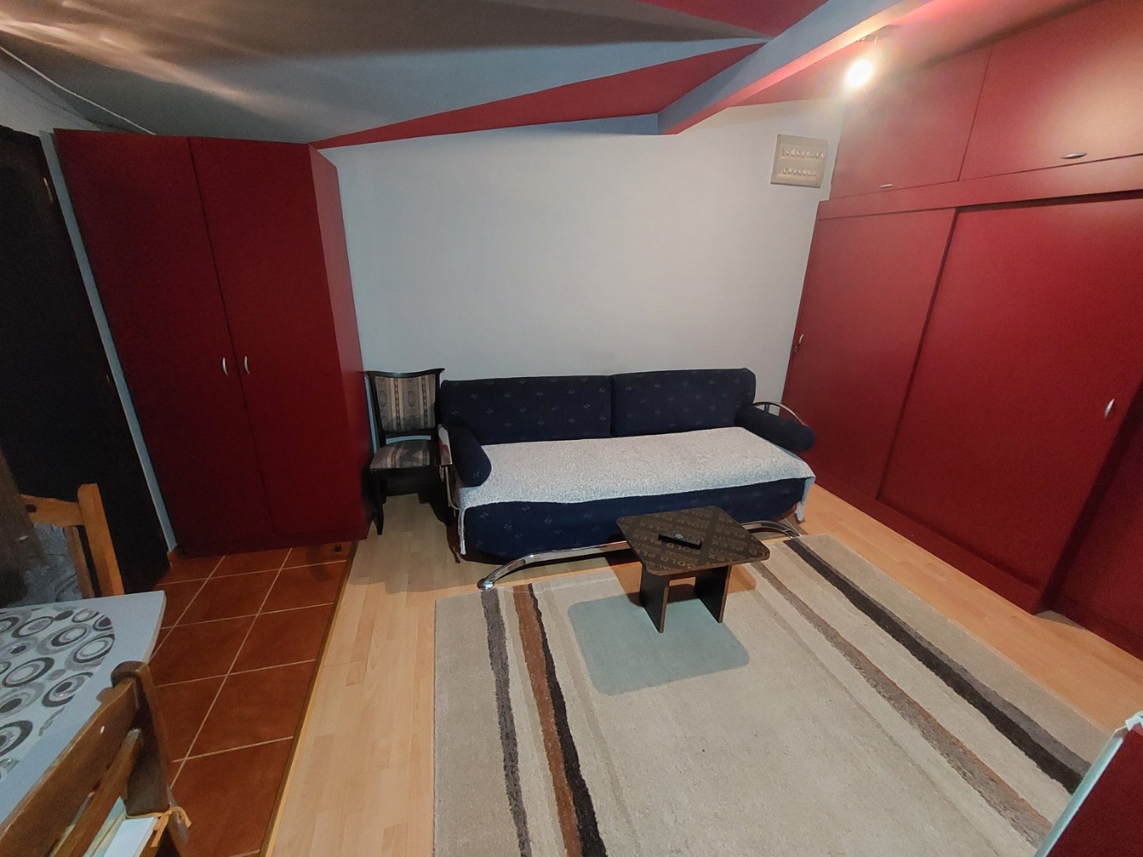 Izdajem stan u Krnjaci  garsonjera 22 kvadrata za jednu osobu 4