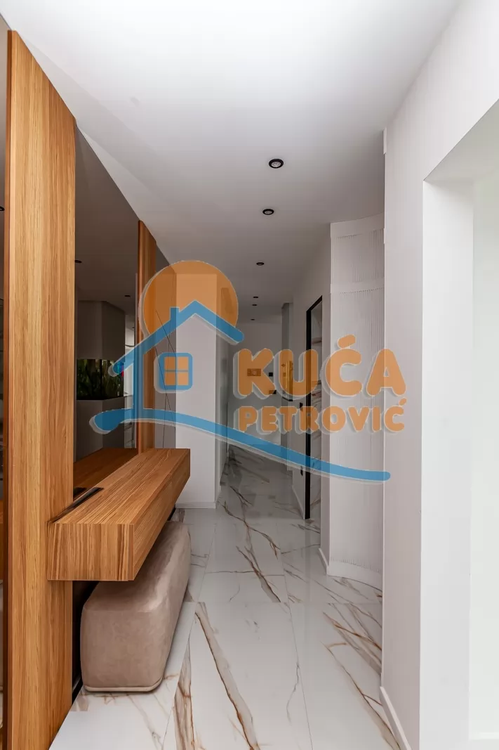 četvorosoban stan, 225 m2, Čair, 9. brigade ID: p-016613 14