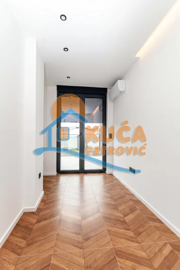četvorosoban stan, 225 m2, Čair, 9. brigade ID: p-016613 18