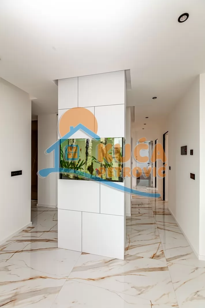 četvorosoban stan, 225 m2, Čair, 9. brigade ID: p-016613 5