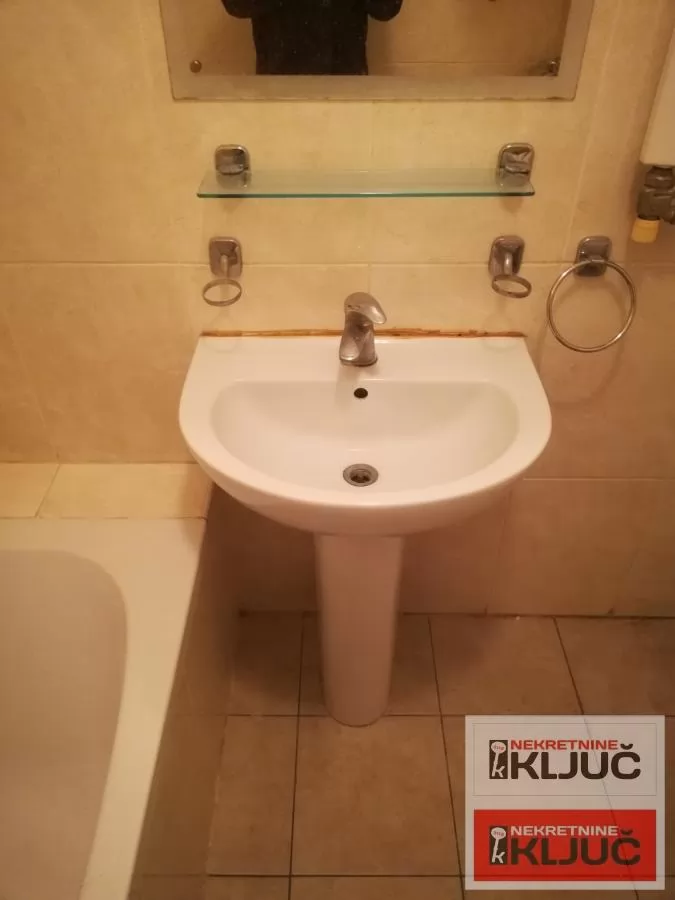 Garsonjera na Grbavici, 25 m², 2. sprat 10