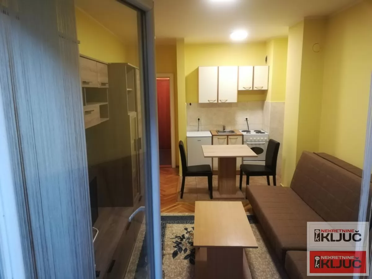 Garsonjera na Grbavici, 25 m², 2. sprat 6